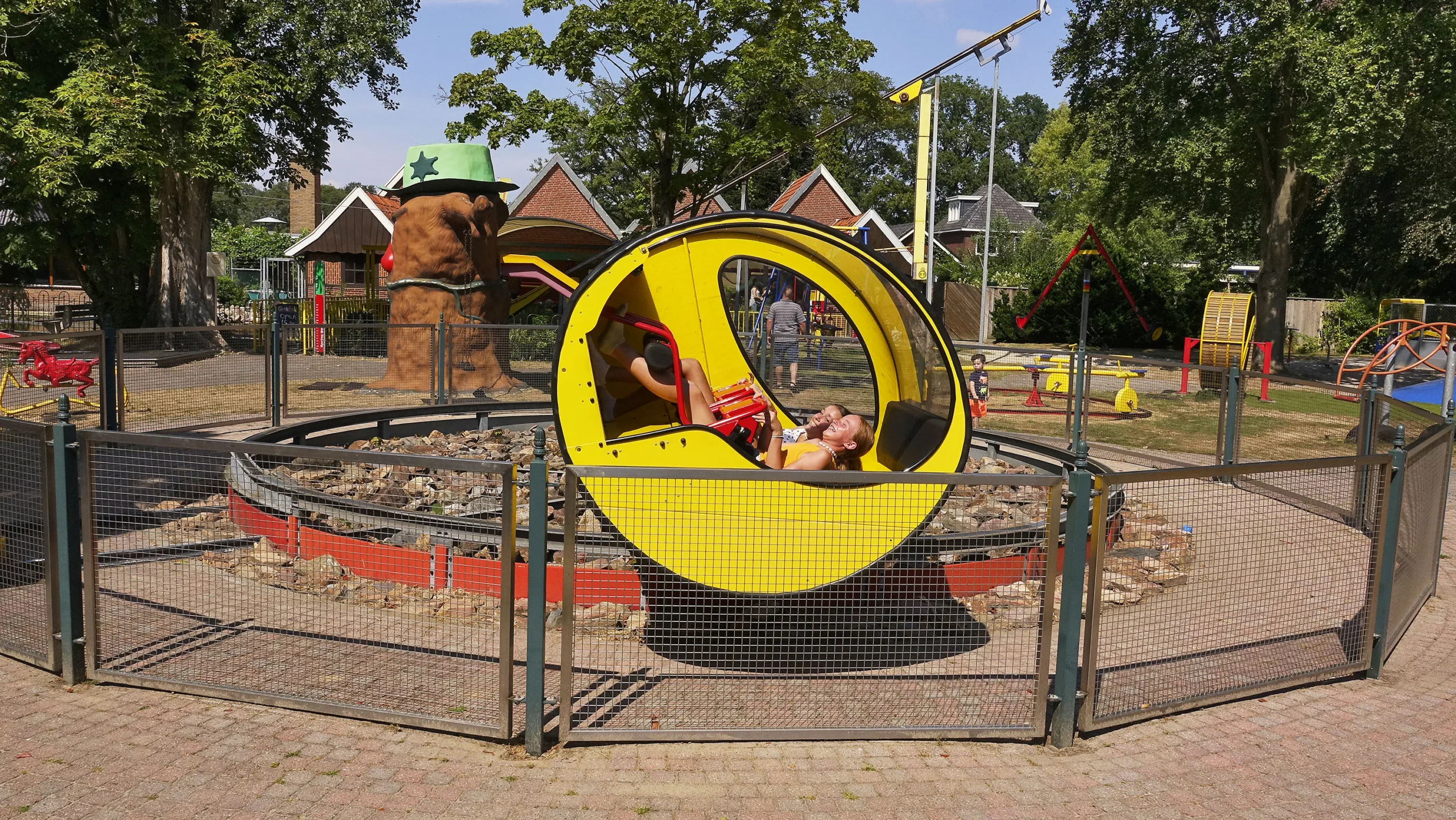 Luna Loop attractie Speelpark Hoge Boekel