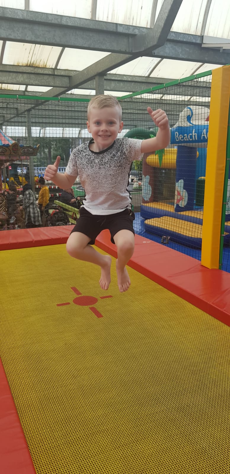 Trampoline speeltoestel Speelpark Hoge Boekel